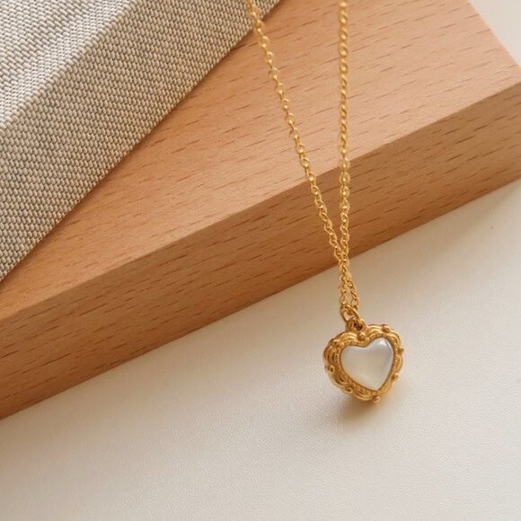NEW 18K Gold Plated Shell Embossed Heart Love Necklace - Picture 8 of 12